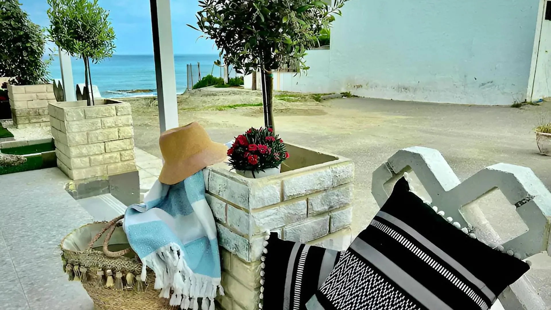 House By The Sea Suite 2 Szkála Fúrkasz